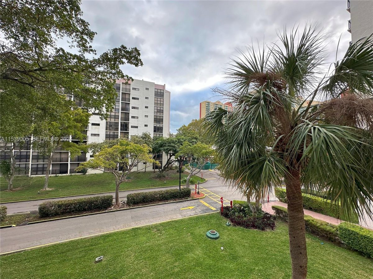 17021 N Bay Rd # 4, Sunny Isles Beach FL 33160