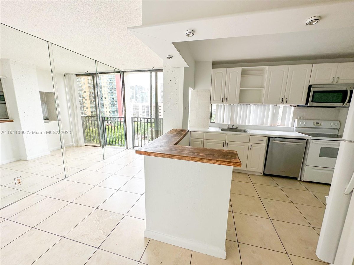17021 N Bay Rd # 915, Sunny Isles Beach FL 33160