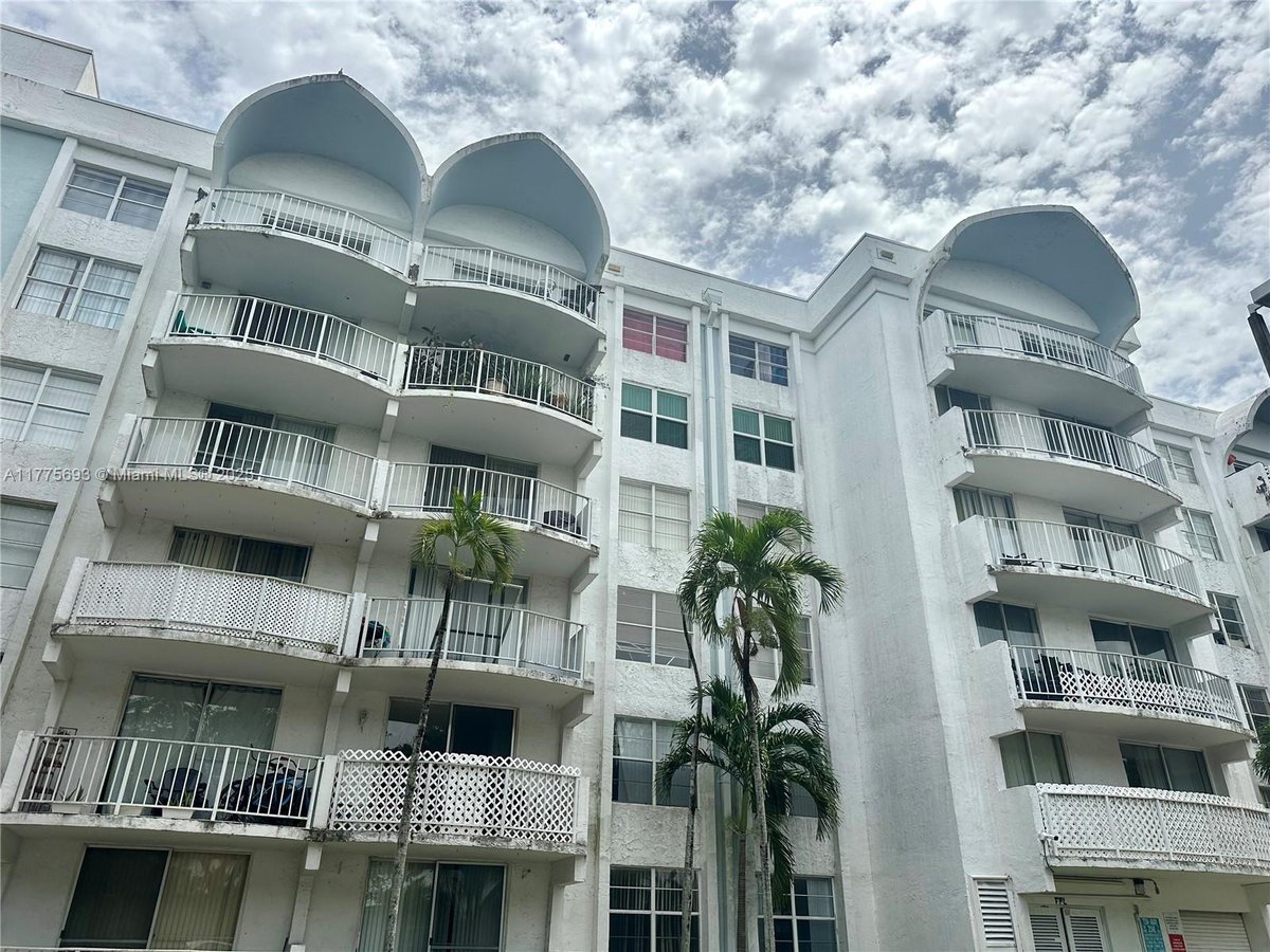 484 NW 165th St Rd # 316, Miami FL 33169