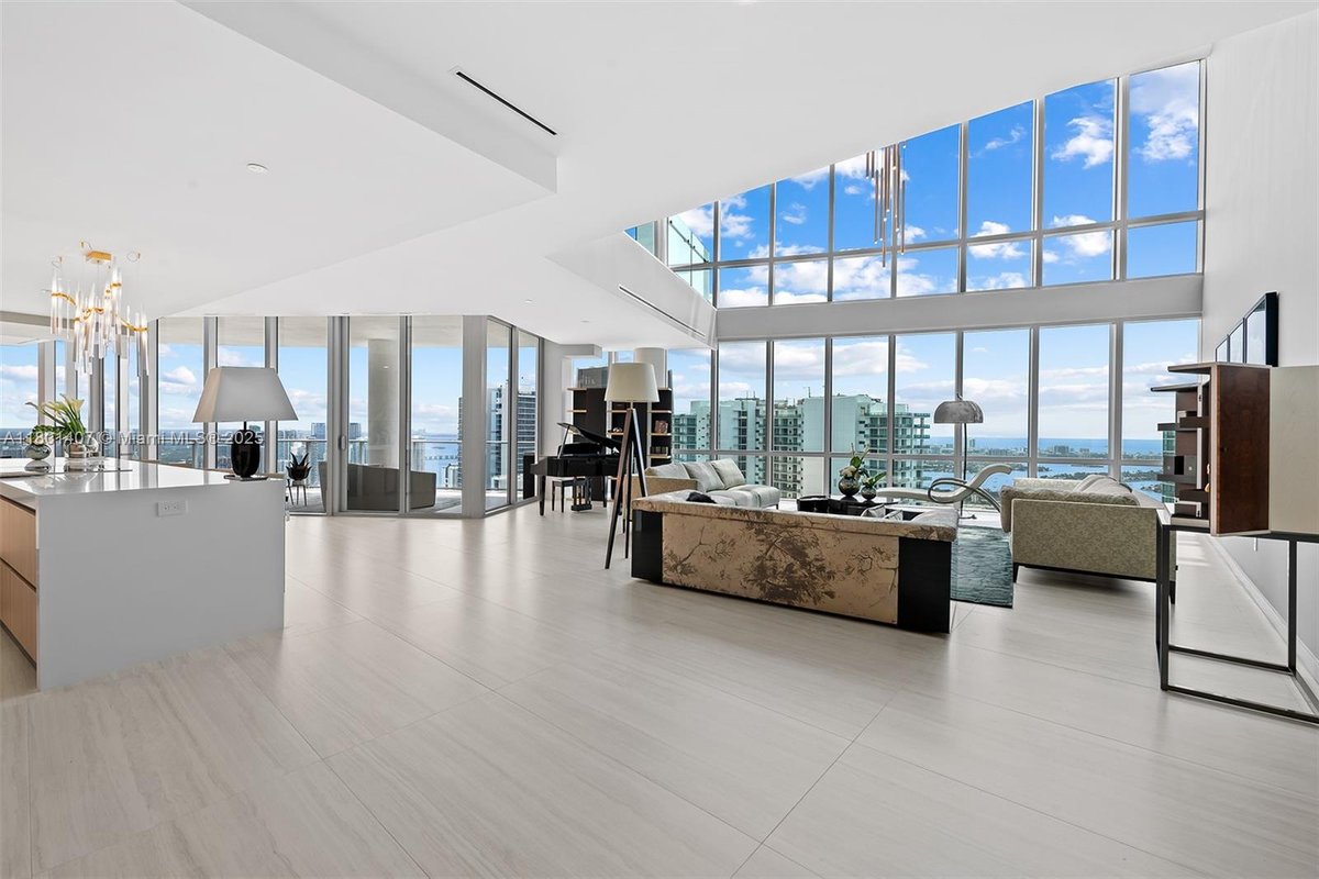 851 NE 1st Ave # 5401, Miami FL 33132