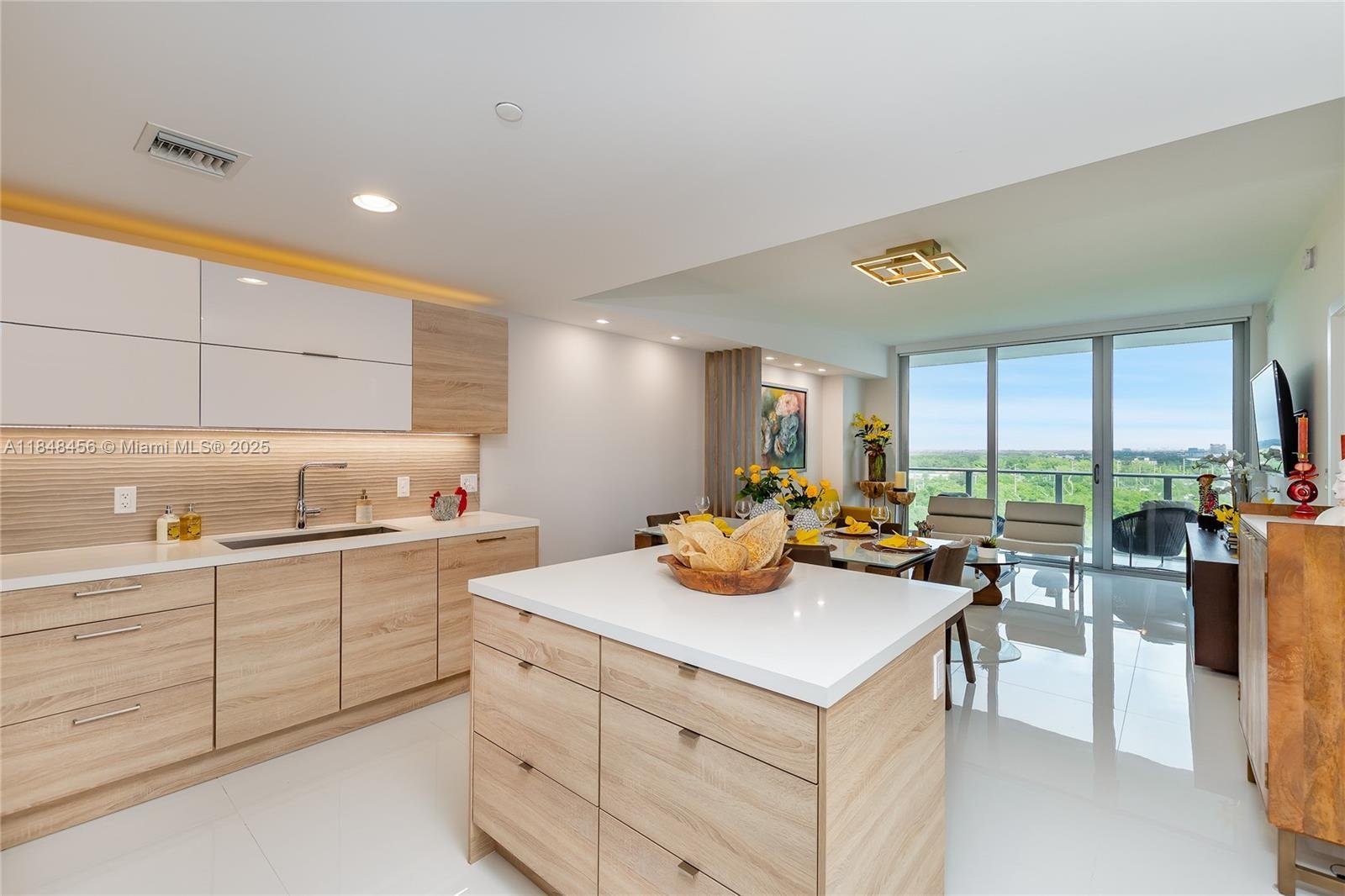 16385 Biscayne Blvd, North Miami Beach FL 33160