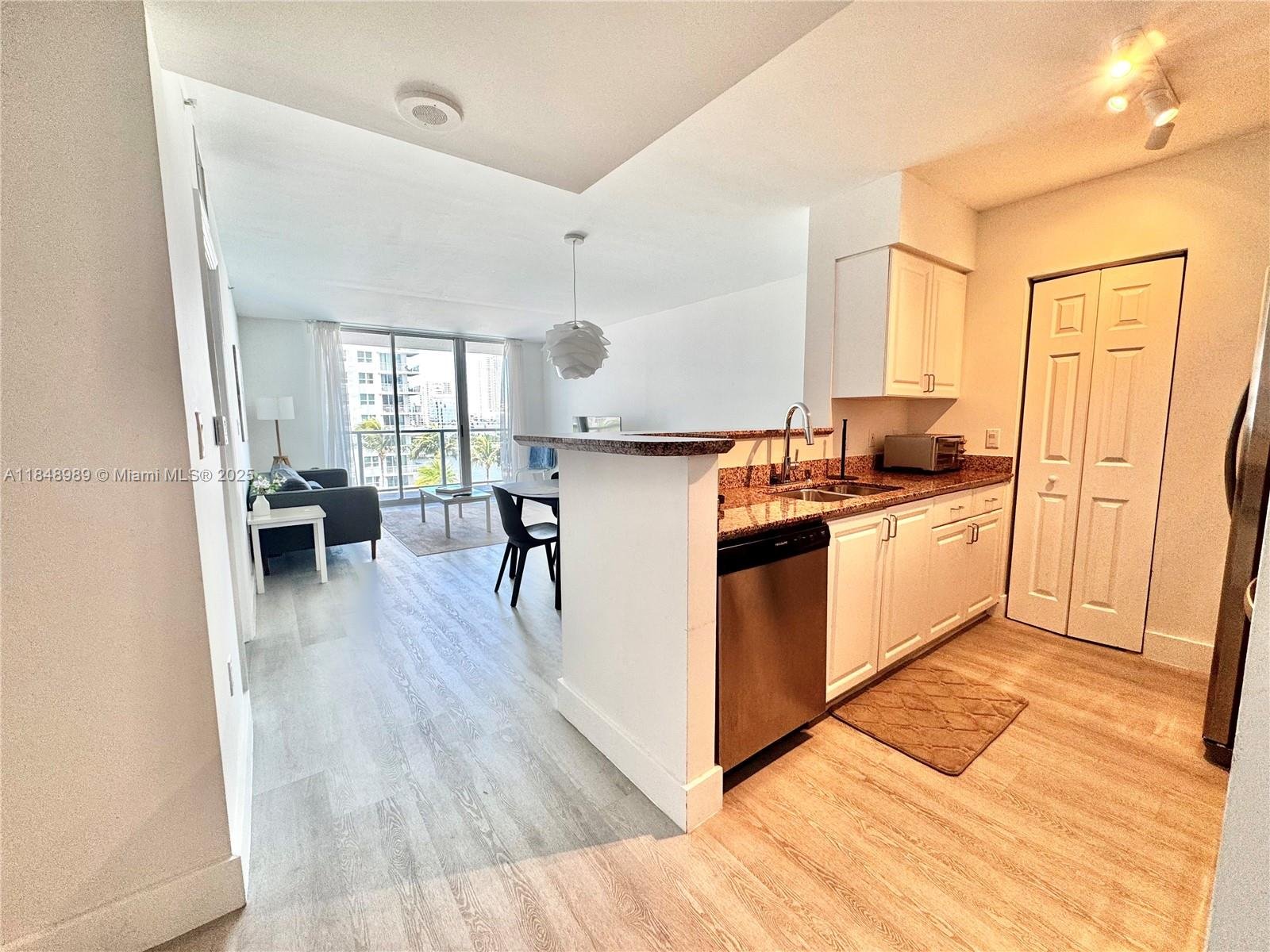 1155 Brickell Bay Dr # 906, Miami FL 33131