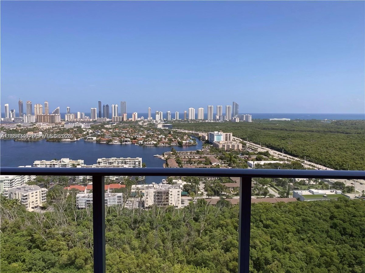 16385 Biscayne Blvd # 2118, North Miami Beach FL 33160
