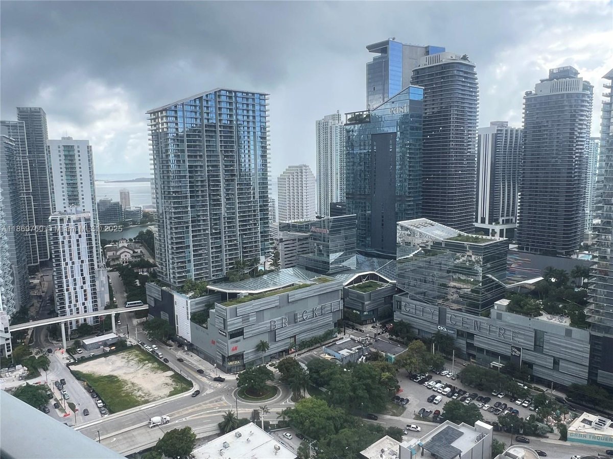 92 SW 3rd St # 3803, Miami FL 33130