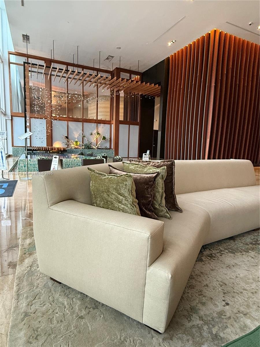 50 Biscayne Blvd # 711, Miami FL 33132