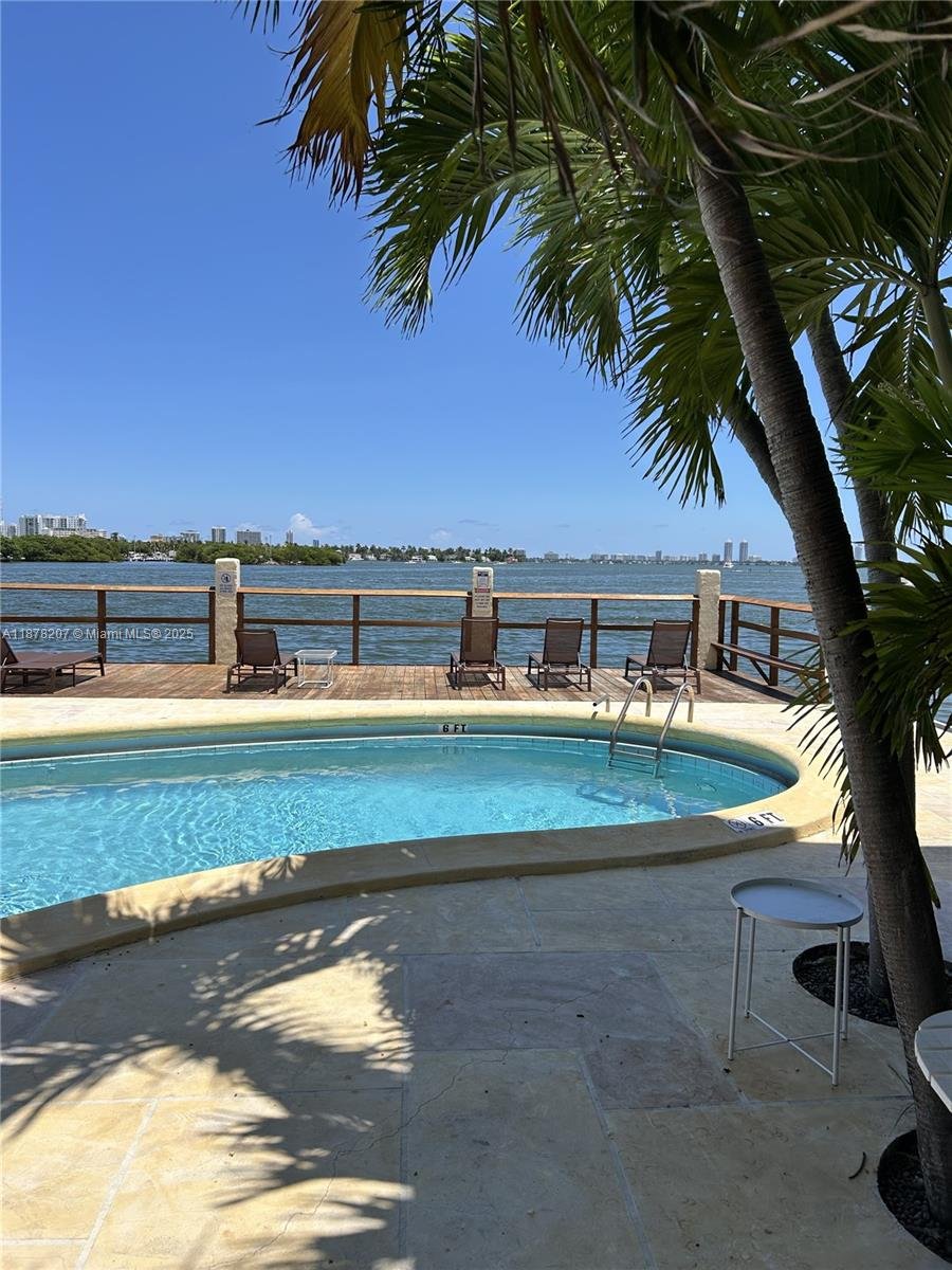 7845 NE Bayshore Ct # 20, Miami FL 33138