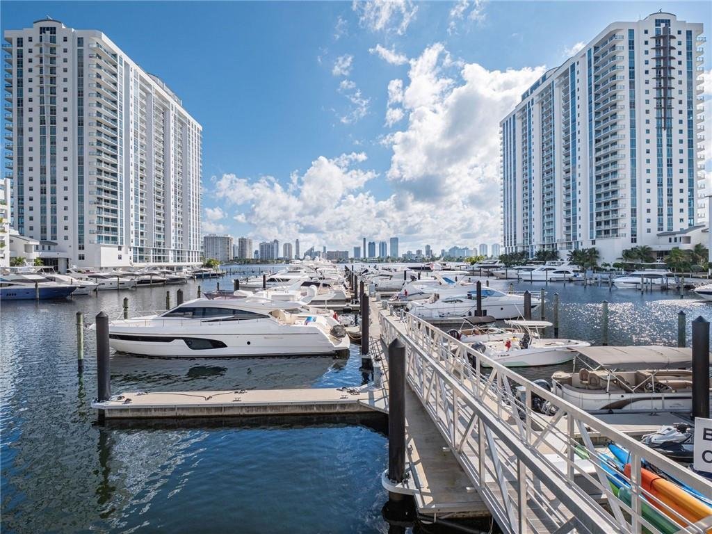 17111 Biscayne Boulevard SLIP 100, North Miami Beach FL 33160