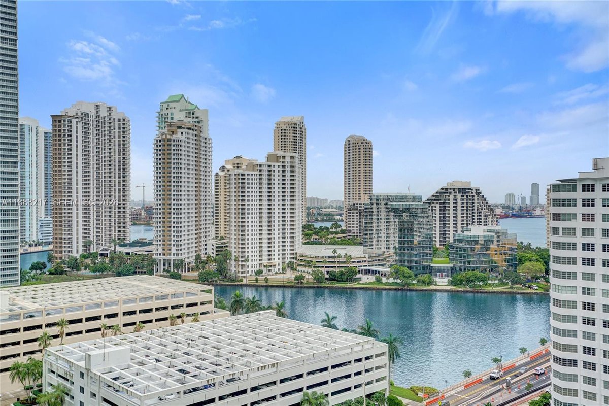 950 Brickell Bay Dr # 1704, Miami FL 33131