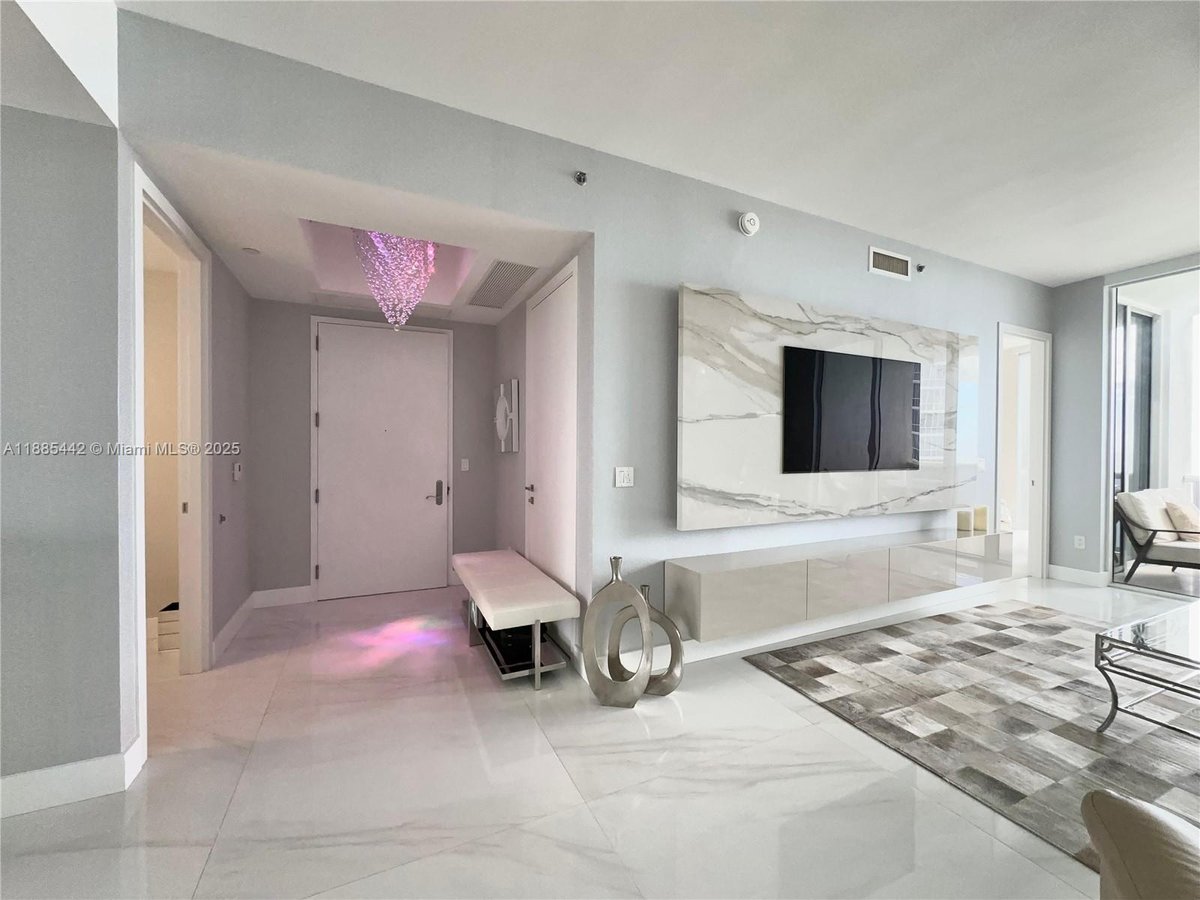 15901 Collins Ave # 2406, Sunny Isles Beach FL 33160