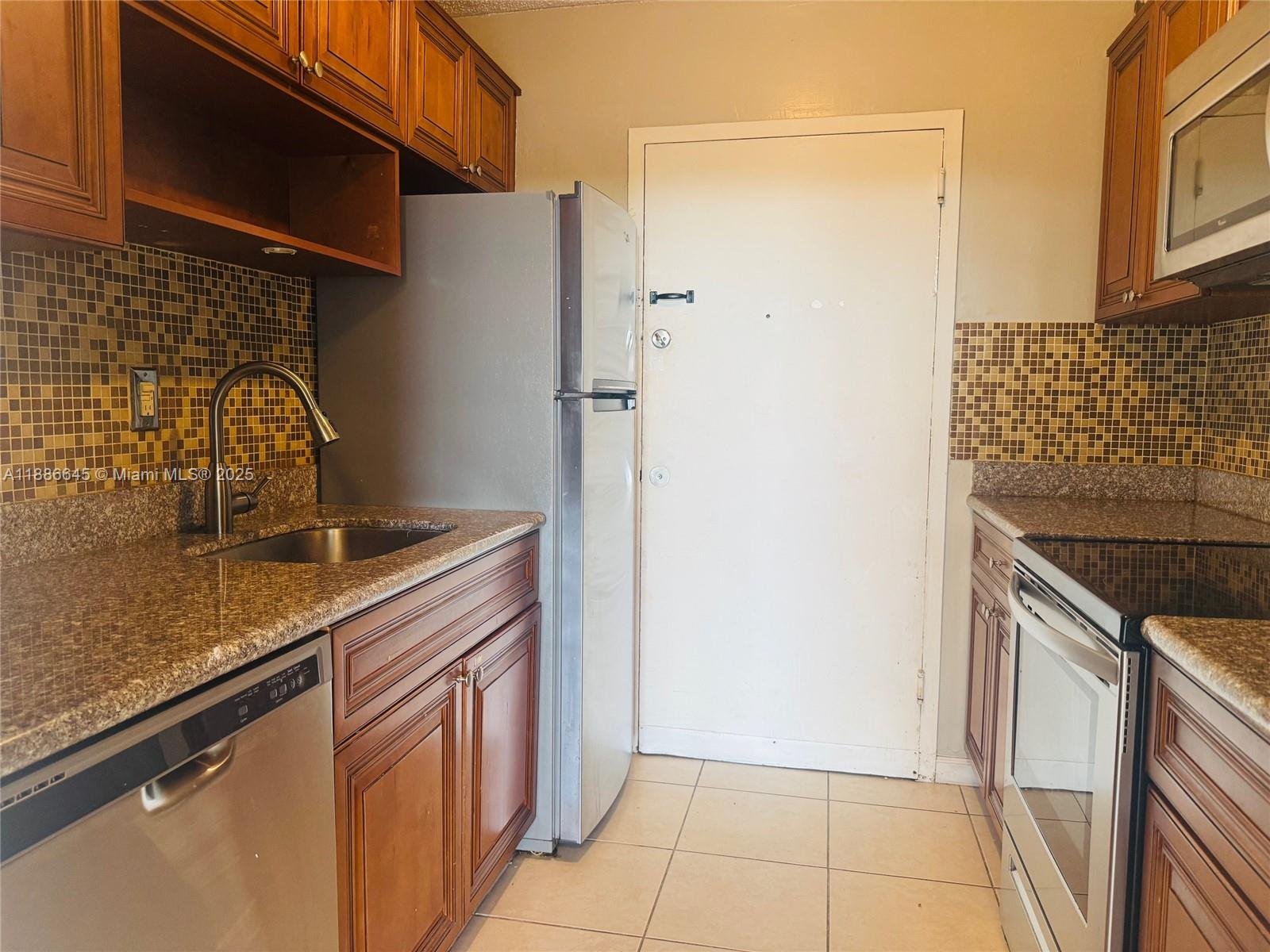 2000 NE 135th St # 403, North Miami FL 33181
