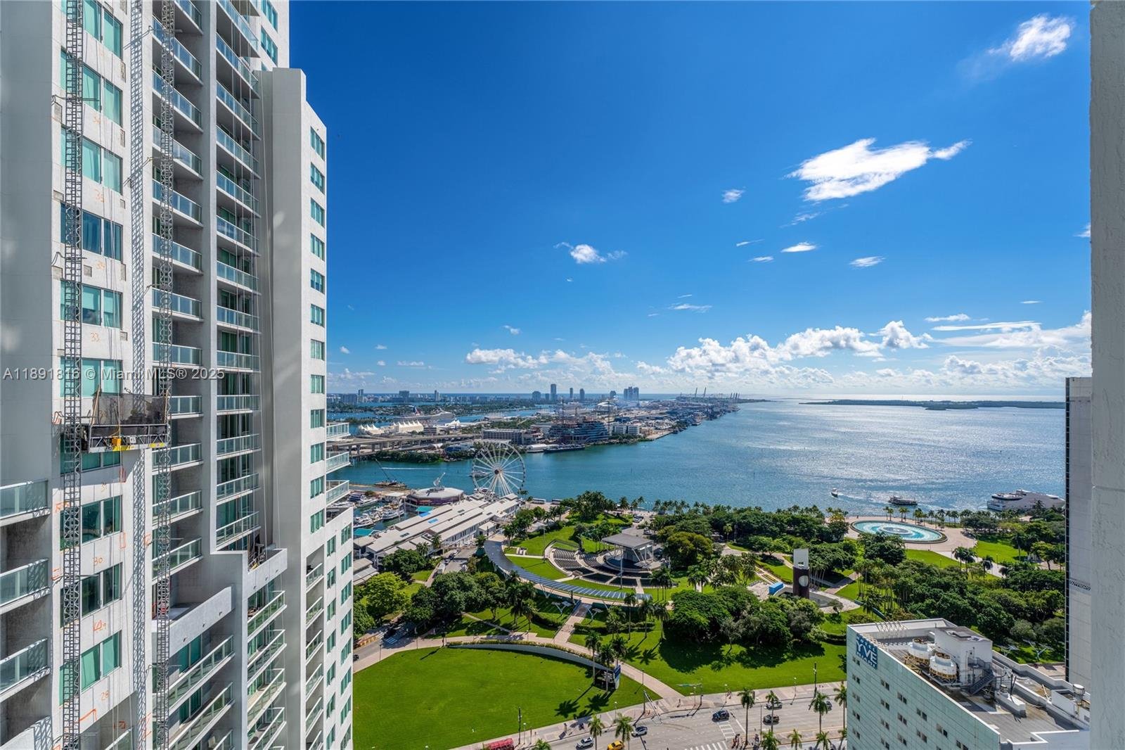 253 NE 2nd St # 3203, Miami FL 33132