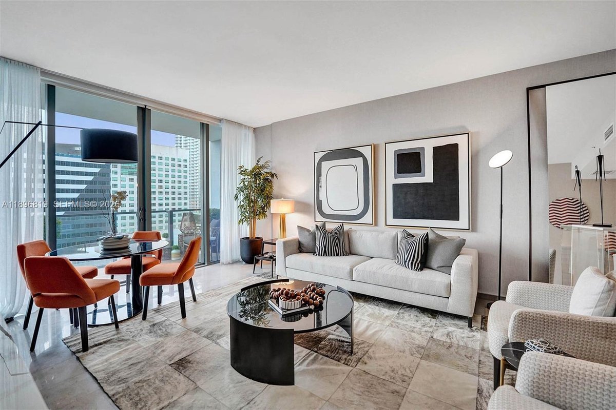 88 SW 7th St # 1408, Miami FL 33130