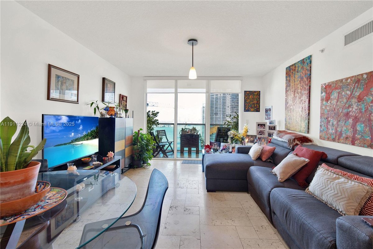 31 SE 5th St # 2910, Miami FL 33131