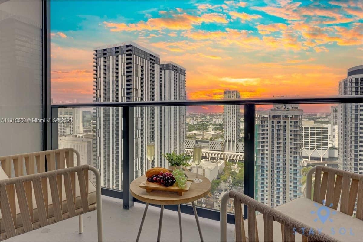 159 NE 6th St # 3004, Miami FL 33132