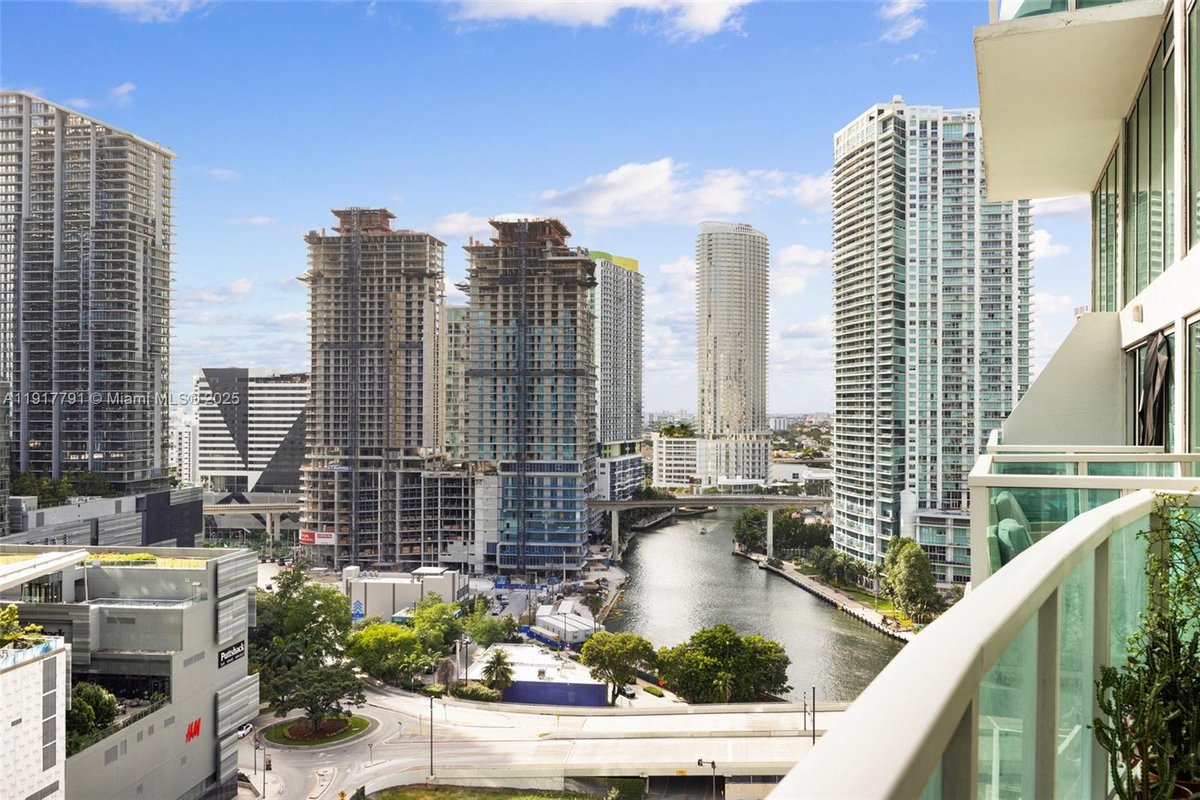 41 SE 5th St # 1210, Miami FL 33131