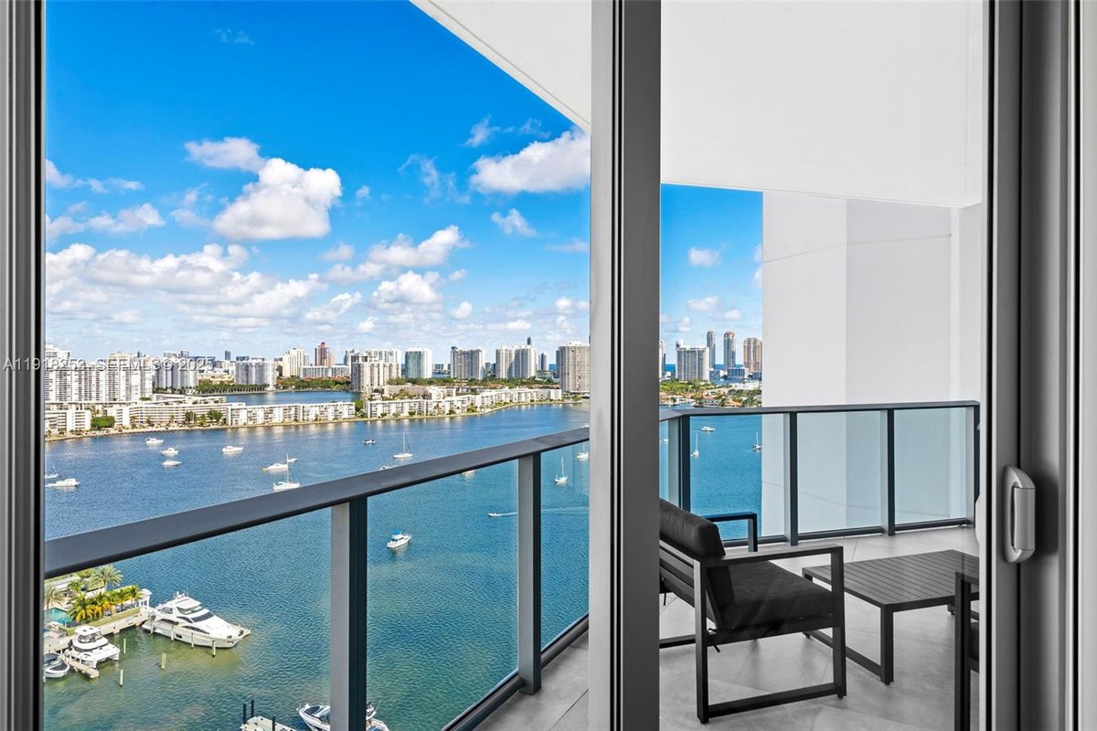 17111 Biscayne Blvd # 2103, North Miami Beach FL 33160
