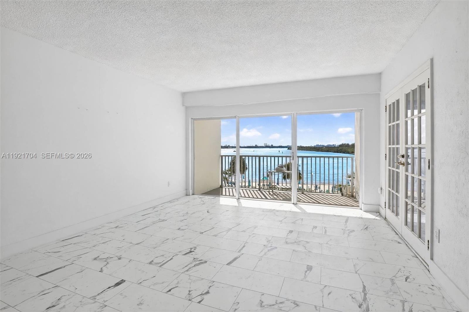 300 Bayview Dr # 308, Sunny Isles Beach FL 33160