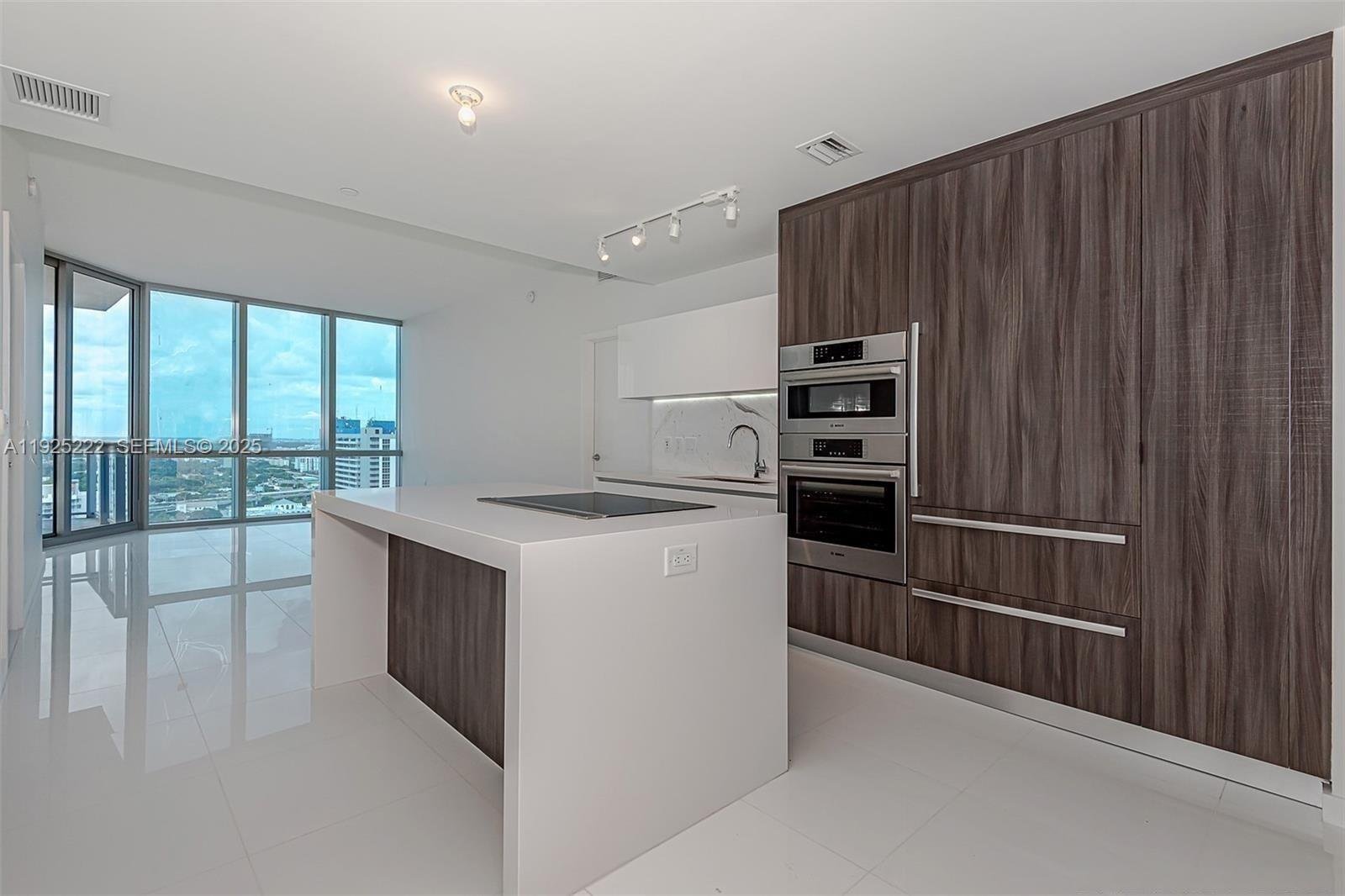 851 NE 1st Ave # 1608, Miami FL 33132