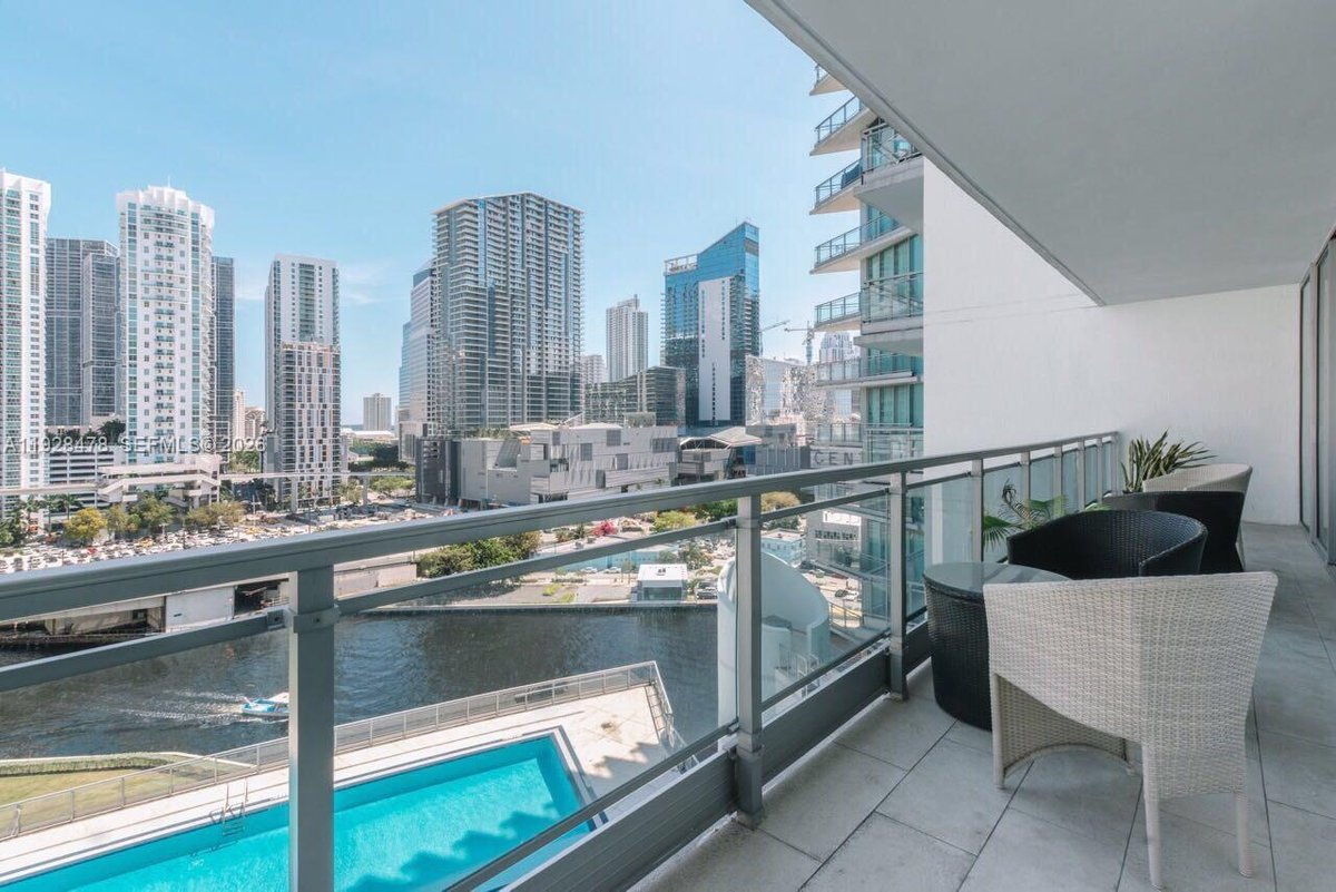 92 SW 3RD St # 1512, Miami FL 33130