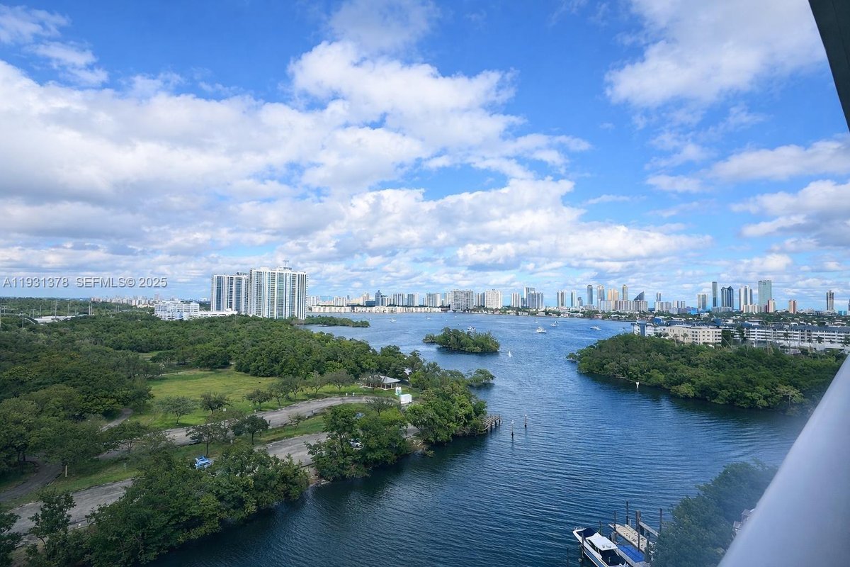 16385 Biscayne Blvd # 1102, North Miami Beach FL 33160