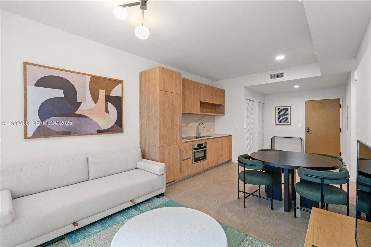 11 NE 6th St # 2005, Miami FL 33132