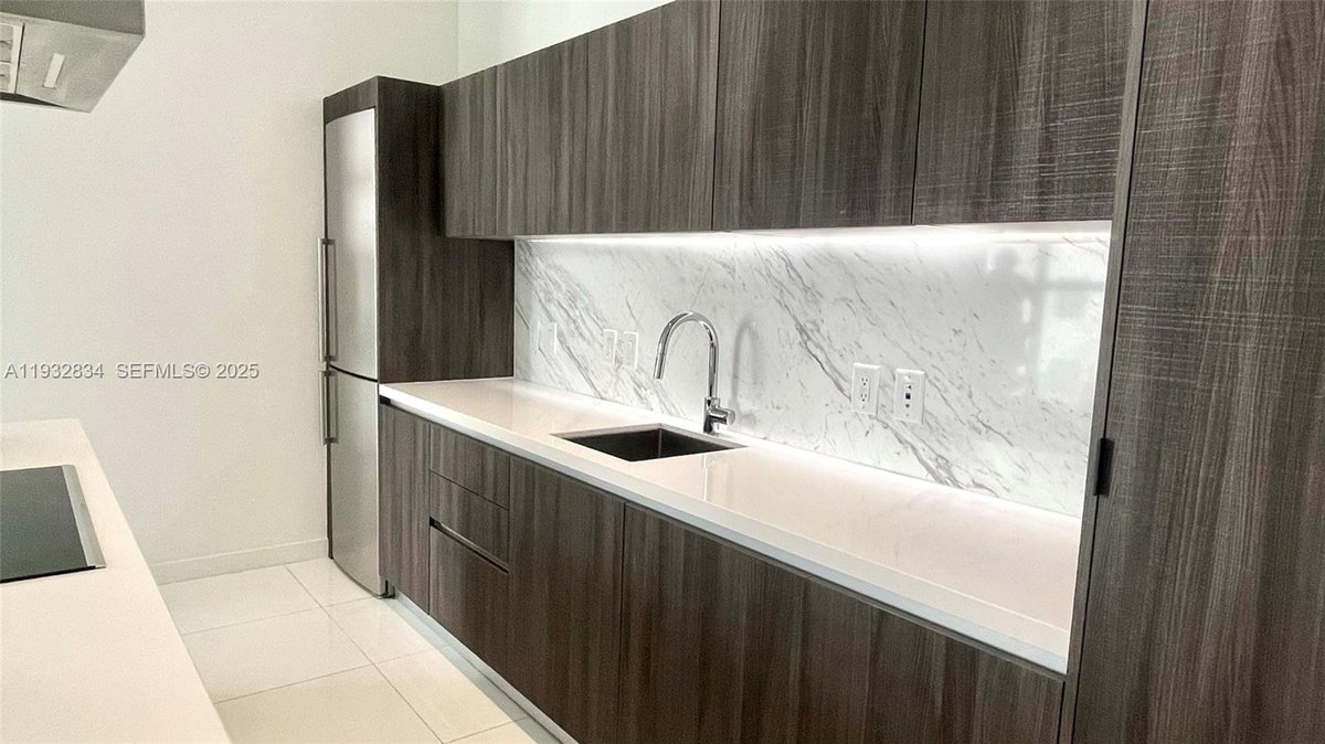 851 NE 1st Ave # 412, Miami FL 33132
