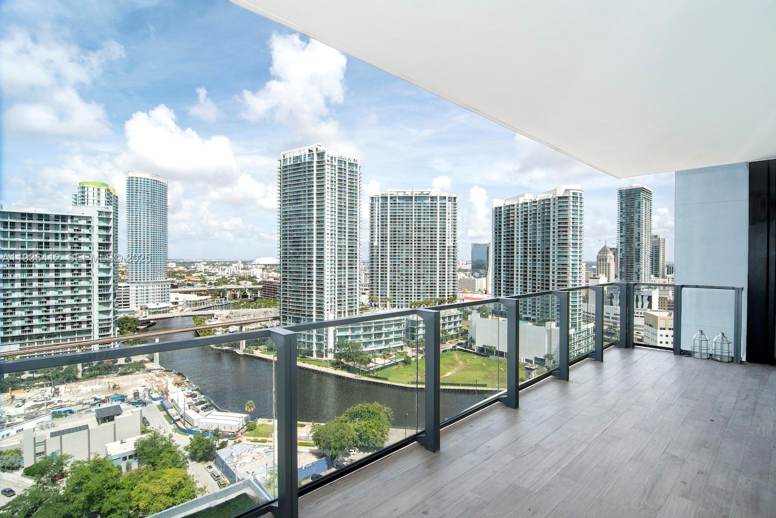 68 SE 6th St # 2010, Miami FL 33131