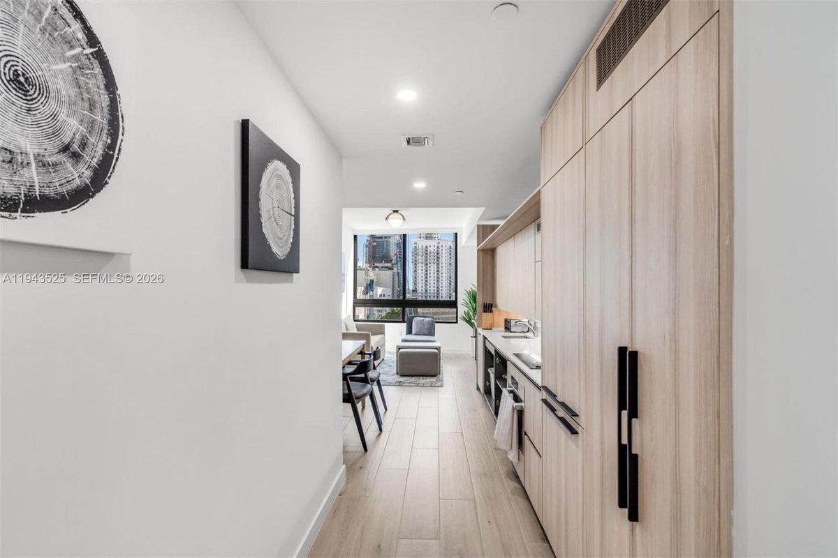 225 N Miami Ave # 1005, Miami FL 33128