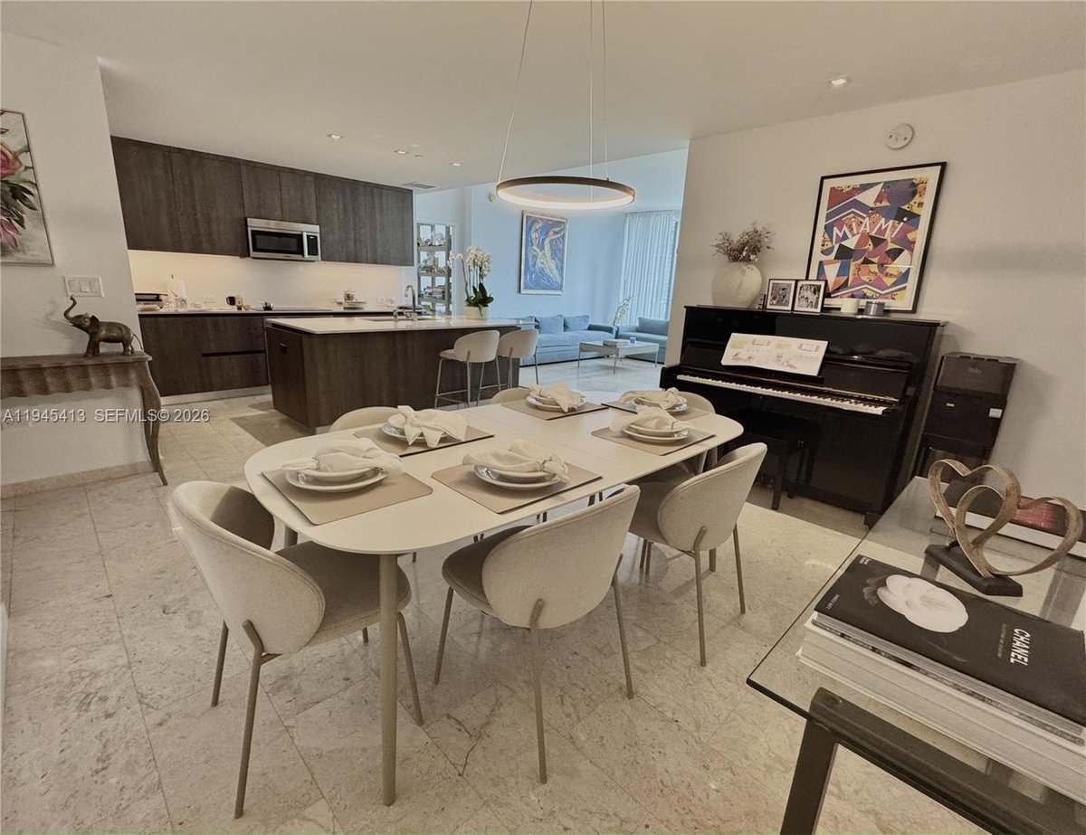68 SE 6th St # 903, Miami FL 33131