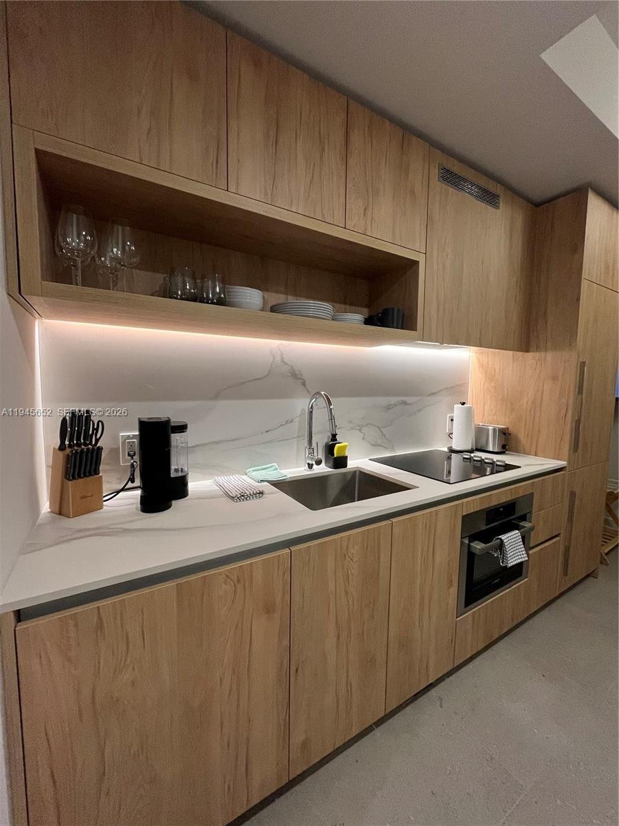 11 NE 6TH # 1006, Miami FL 33132