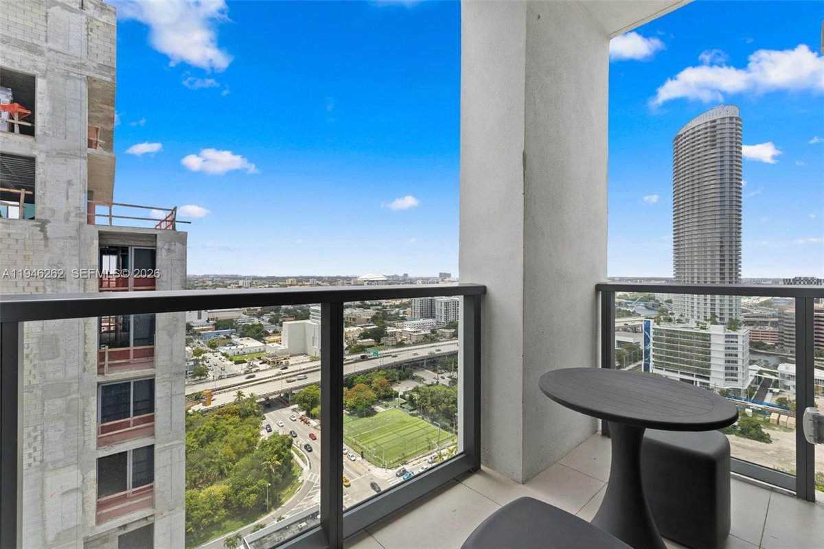 239 SW 9th St # 2303, Miami FL 33130