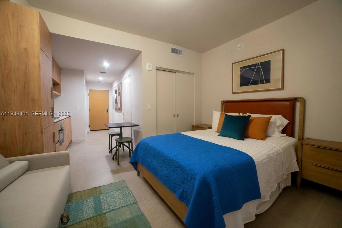 11 NE 6TH # 1908, Miami FL 33132
