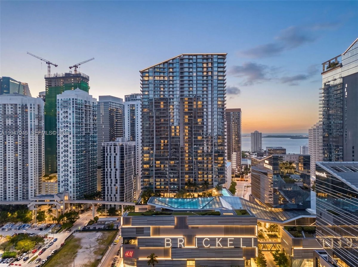 68 SE 6th St # 2110, Miami FL 33131