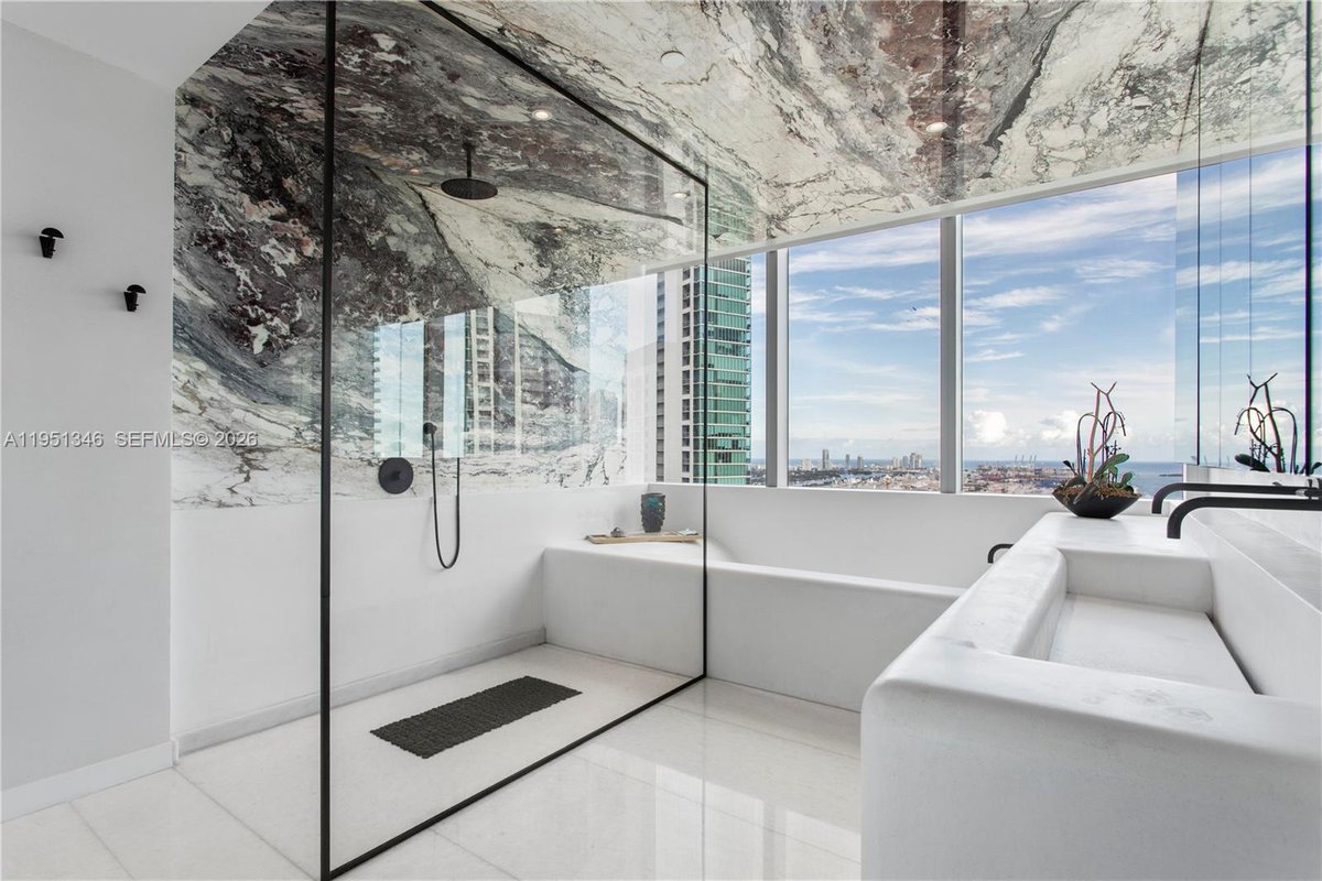 851 NE 1st Ave # 3411, Miami FL 33132