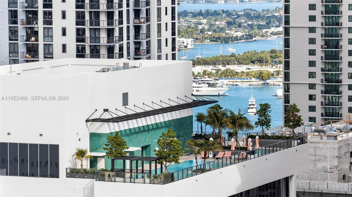 11 NE 6 ST # 3210, Miami FL 33132