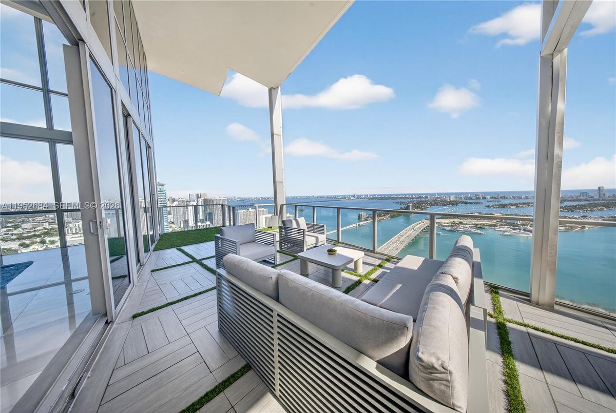 1100 Biscayne Blvd # 5306, Miami FL 33132