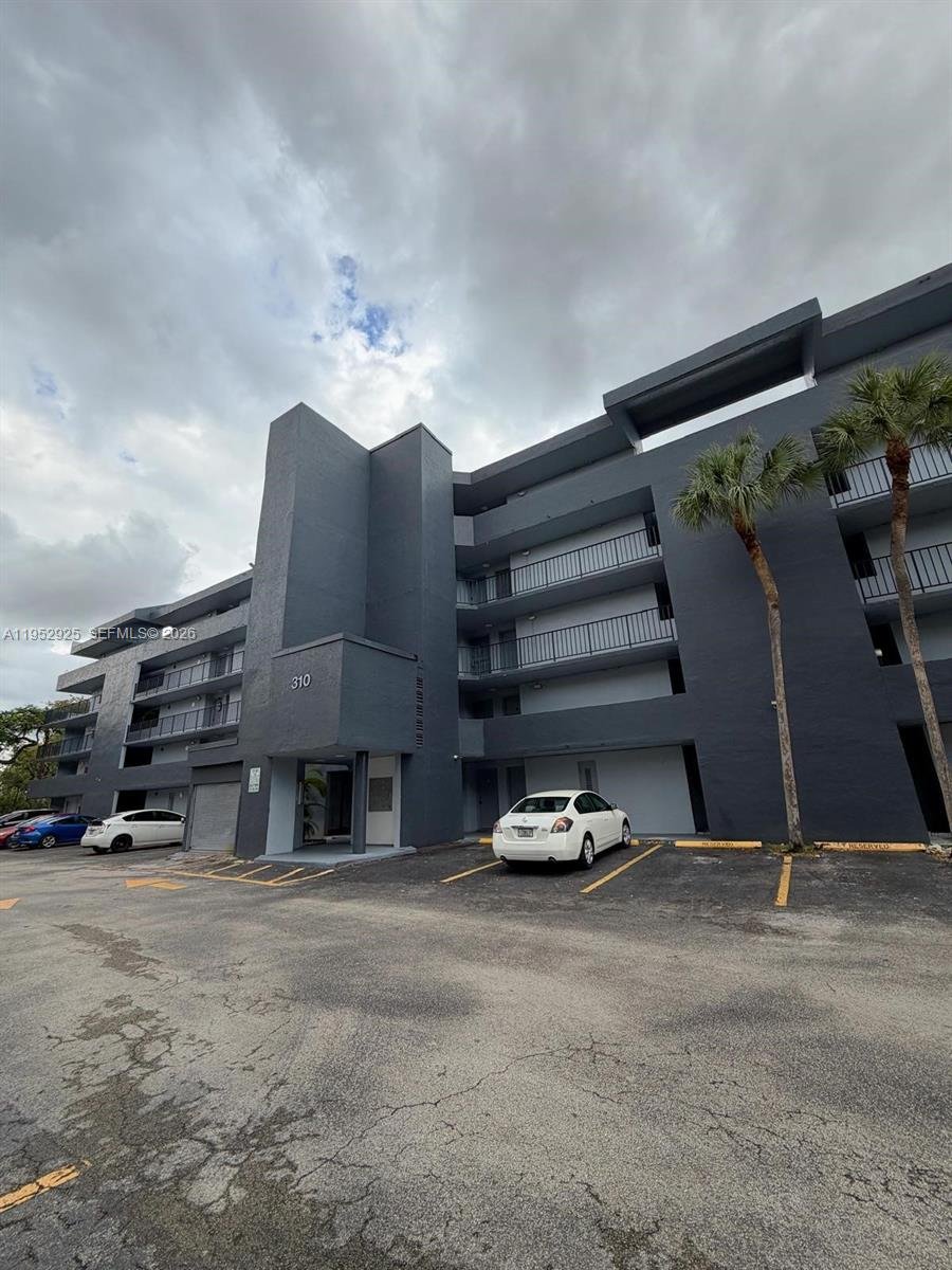 310 Fontainebleau Blvd # 206, Miami FL 33172