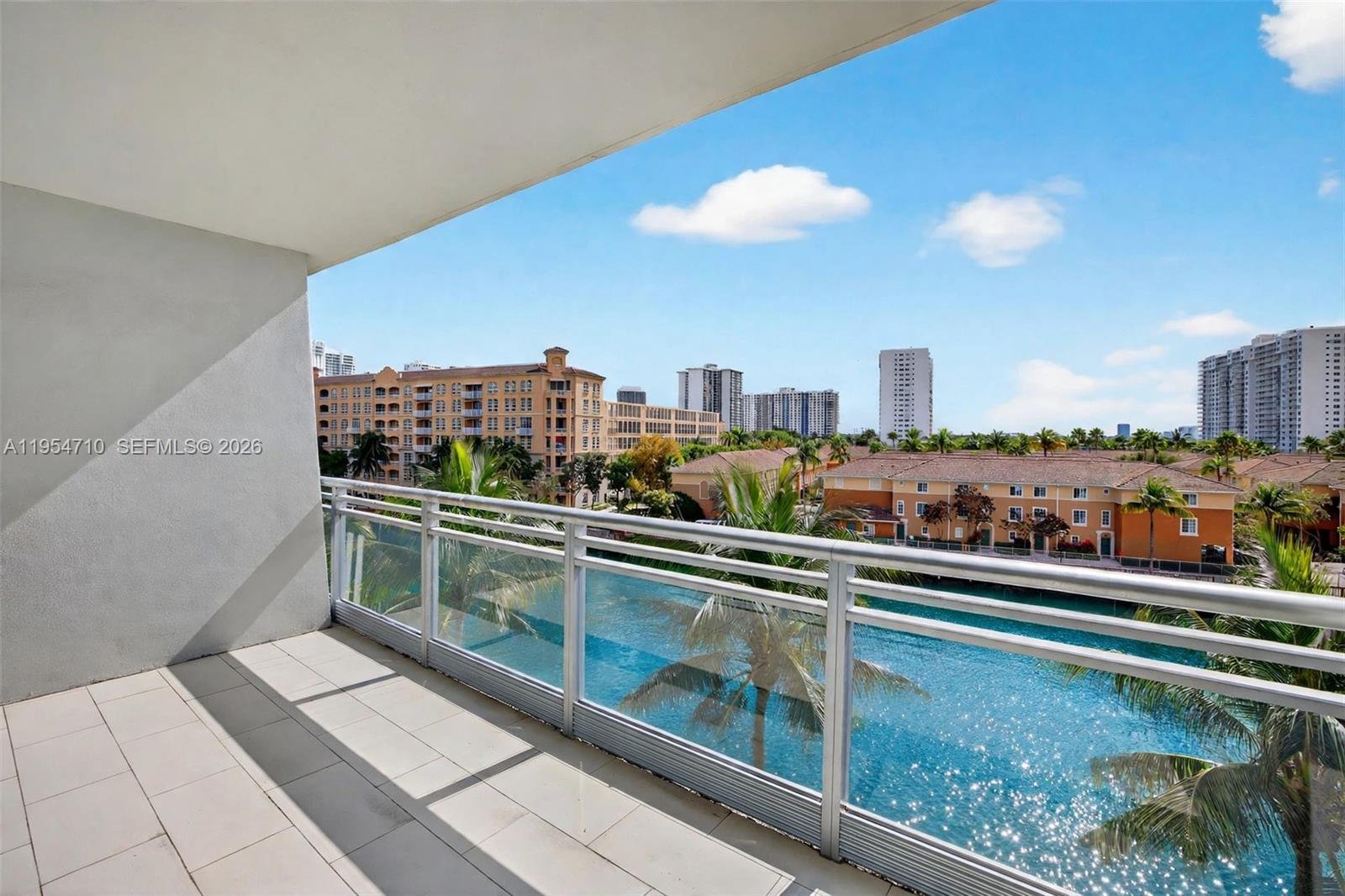 2950 NE 188th St # 302, Aventura FL 33180