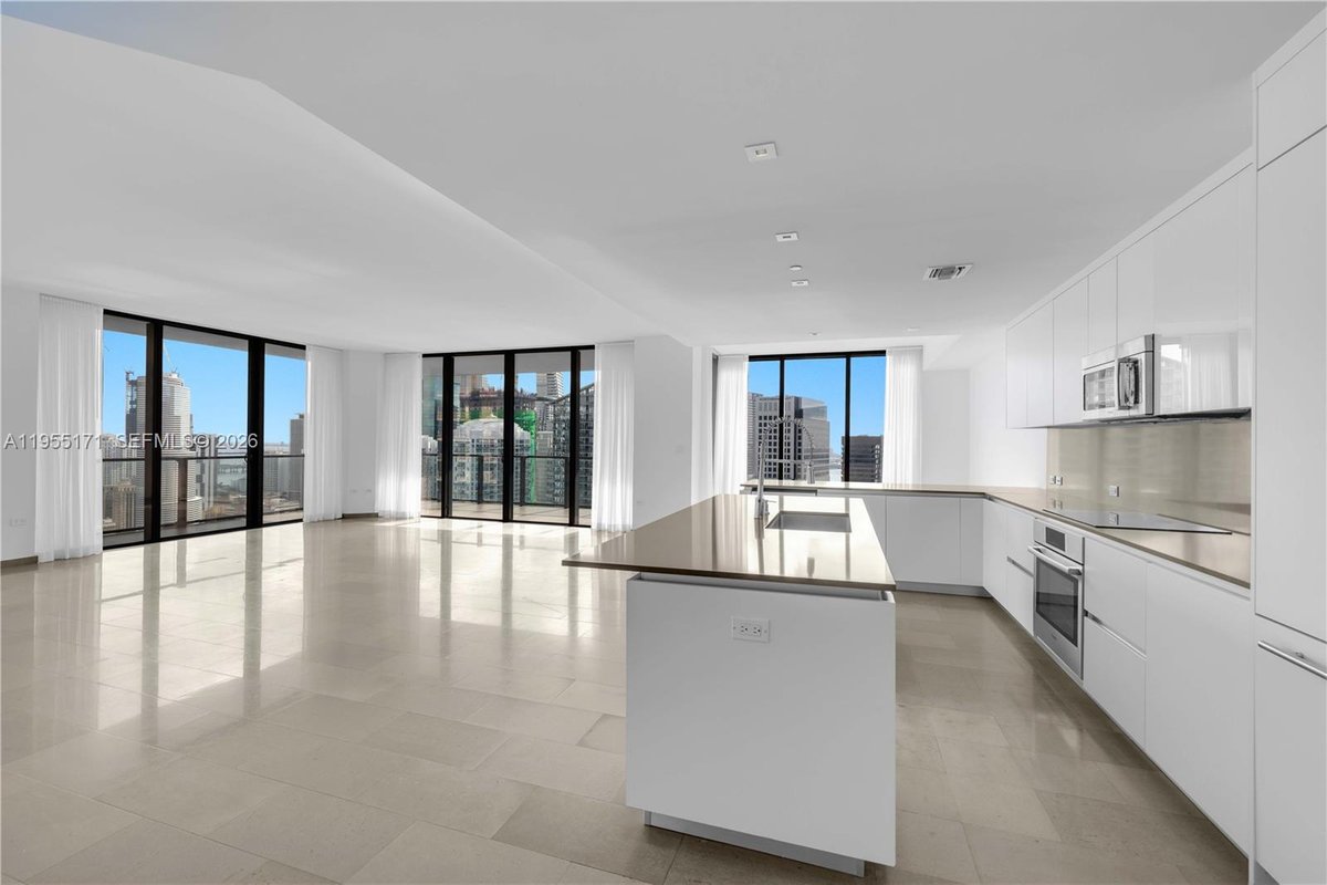 88 SW 7th St # 3711, Miami FL 33130