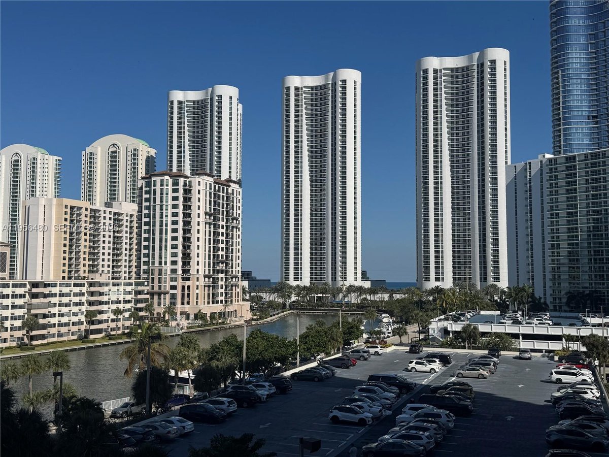 300 Bayview Dr # 501, Sunny Isles Beach FL 33160
