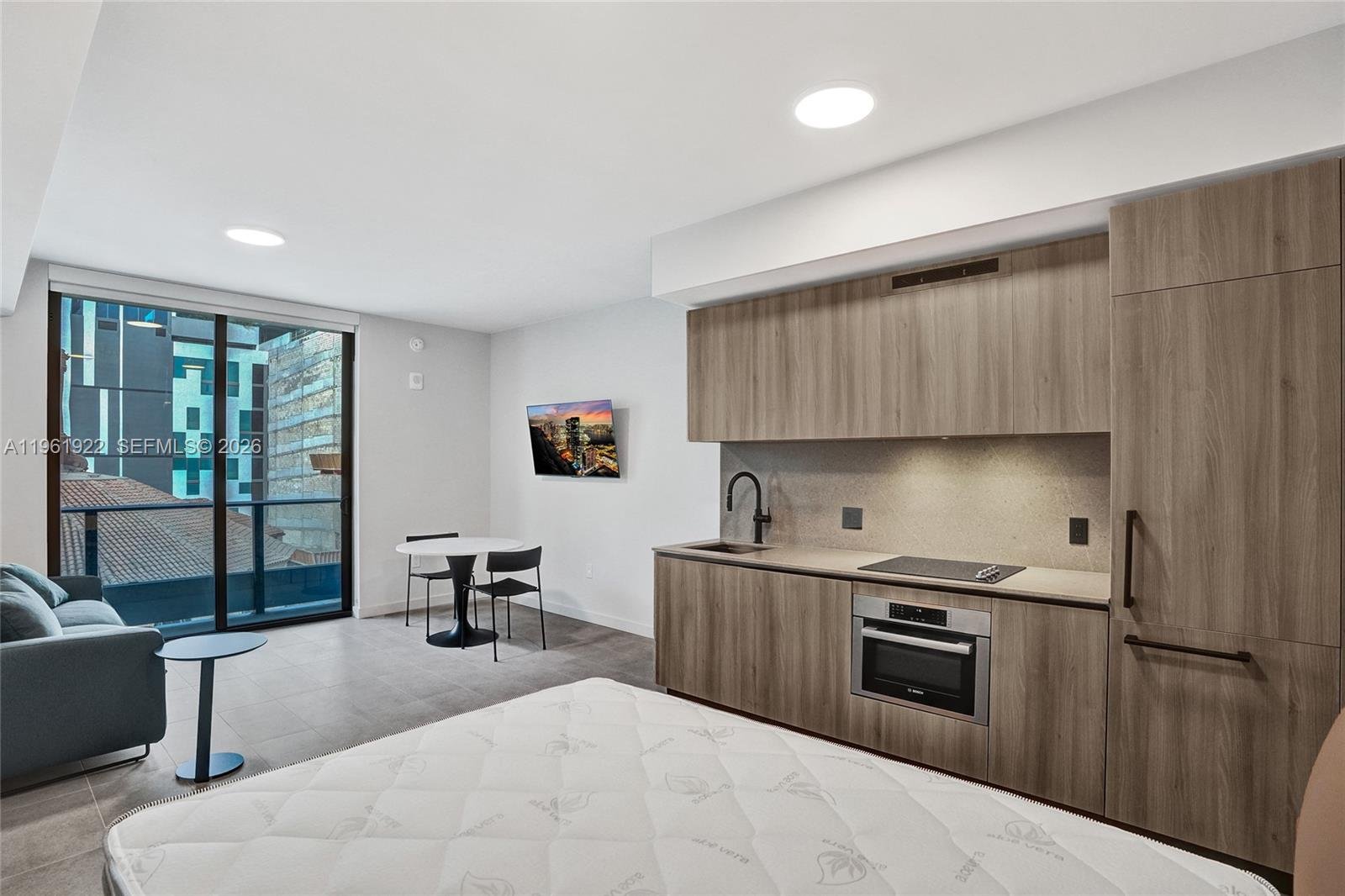121 NE 5th Street # 807, Miami FL 33132