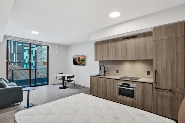 121 NE 5th Street # 807, Miami FL 33132