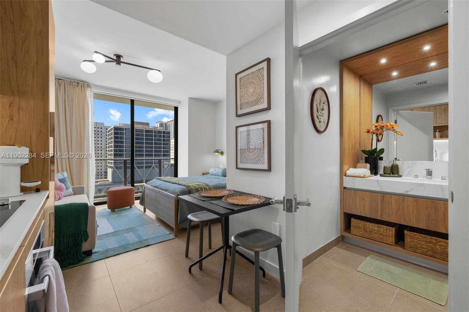 11 NE 6th St # 1615, Miami FL 33132