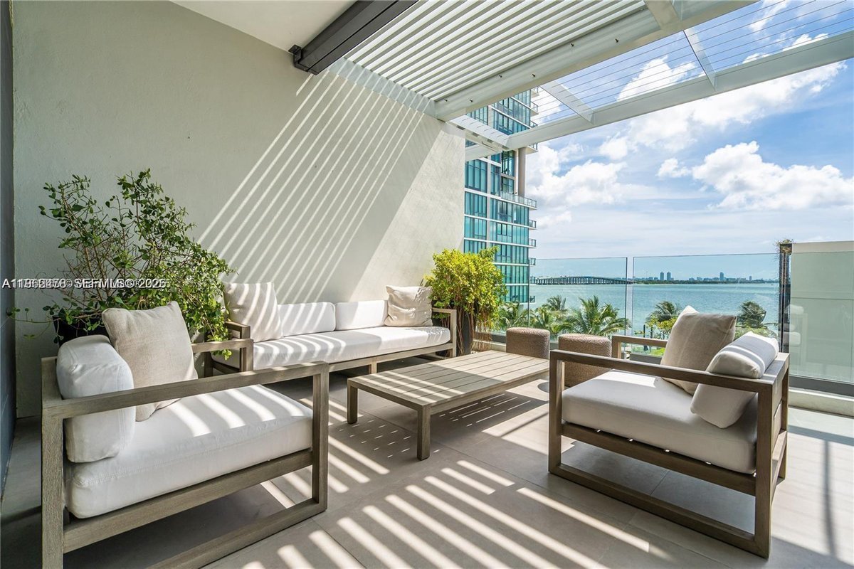650 NE 32nd St, Miami FL 33137