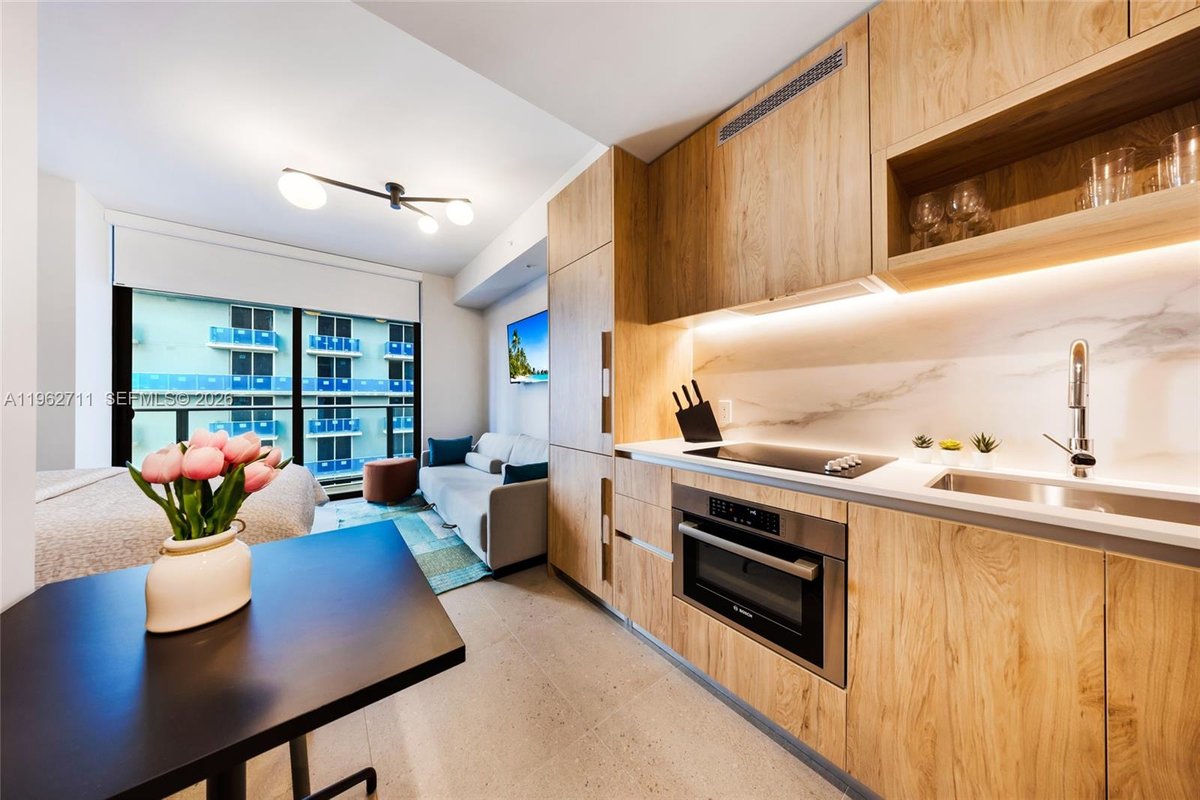 11 NE 6th St # 1208, Miami FL 33132