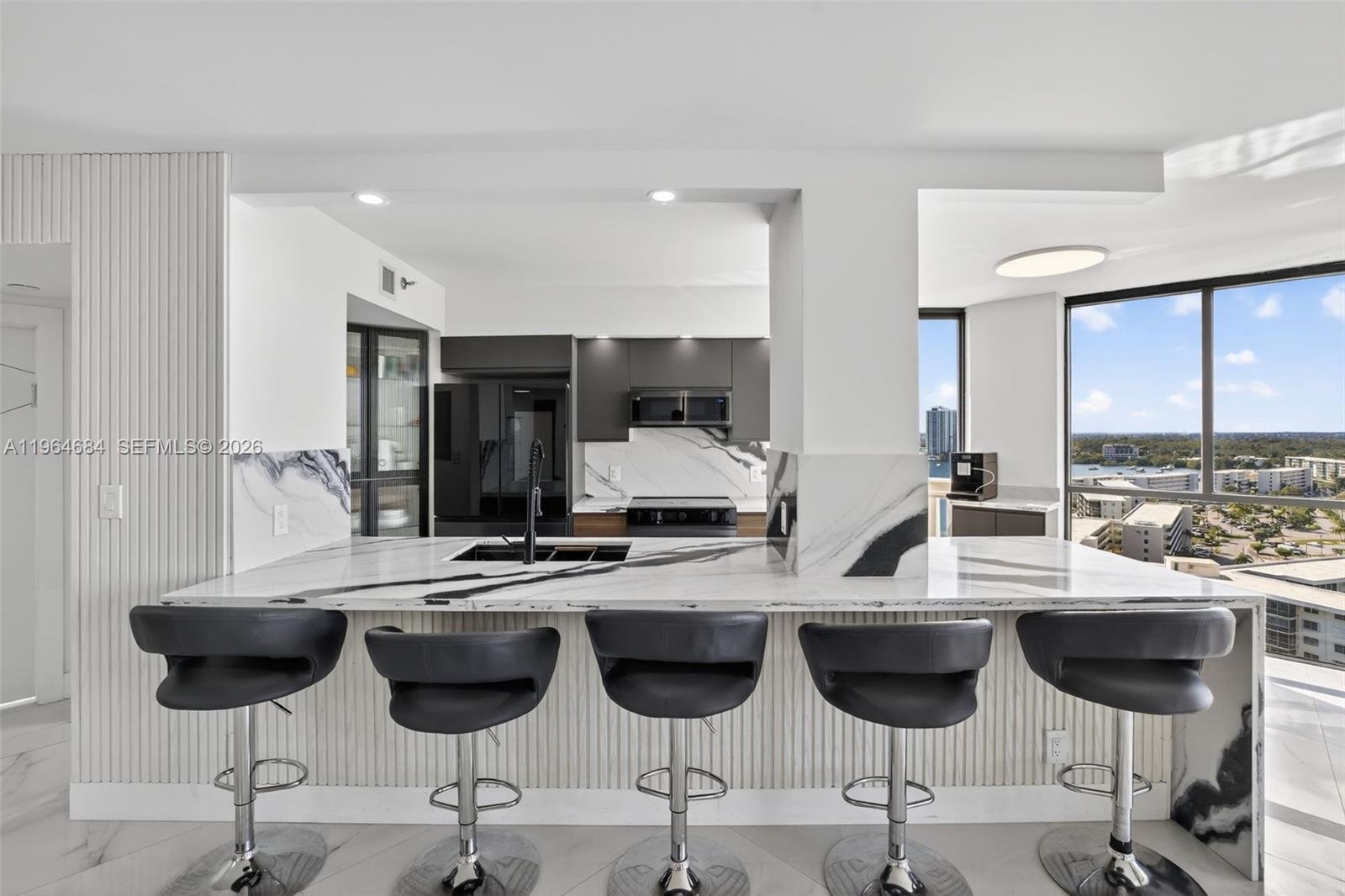 1000 Island Blvd-RENOVATED # 1710, Aventura FL 33160
