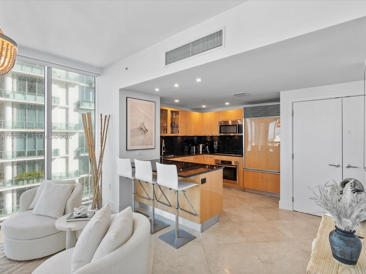 6899 Collins Ave # 1704, Miami Beach FL 33141