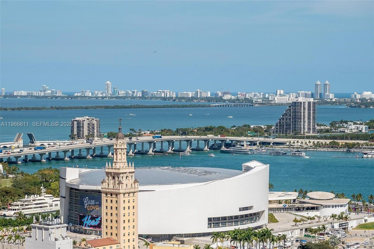 225 N Miami Ave # 3307, Miami FL 33128