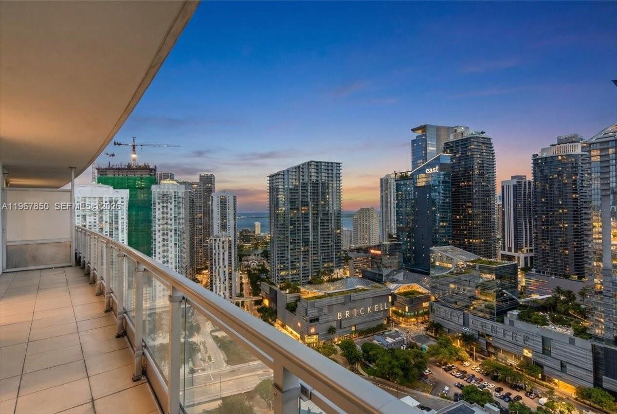 92 SW 3rd St # 3804, Miami FL 33130