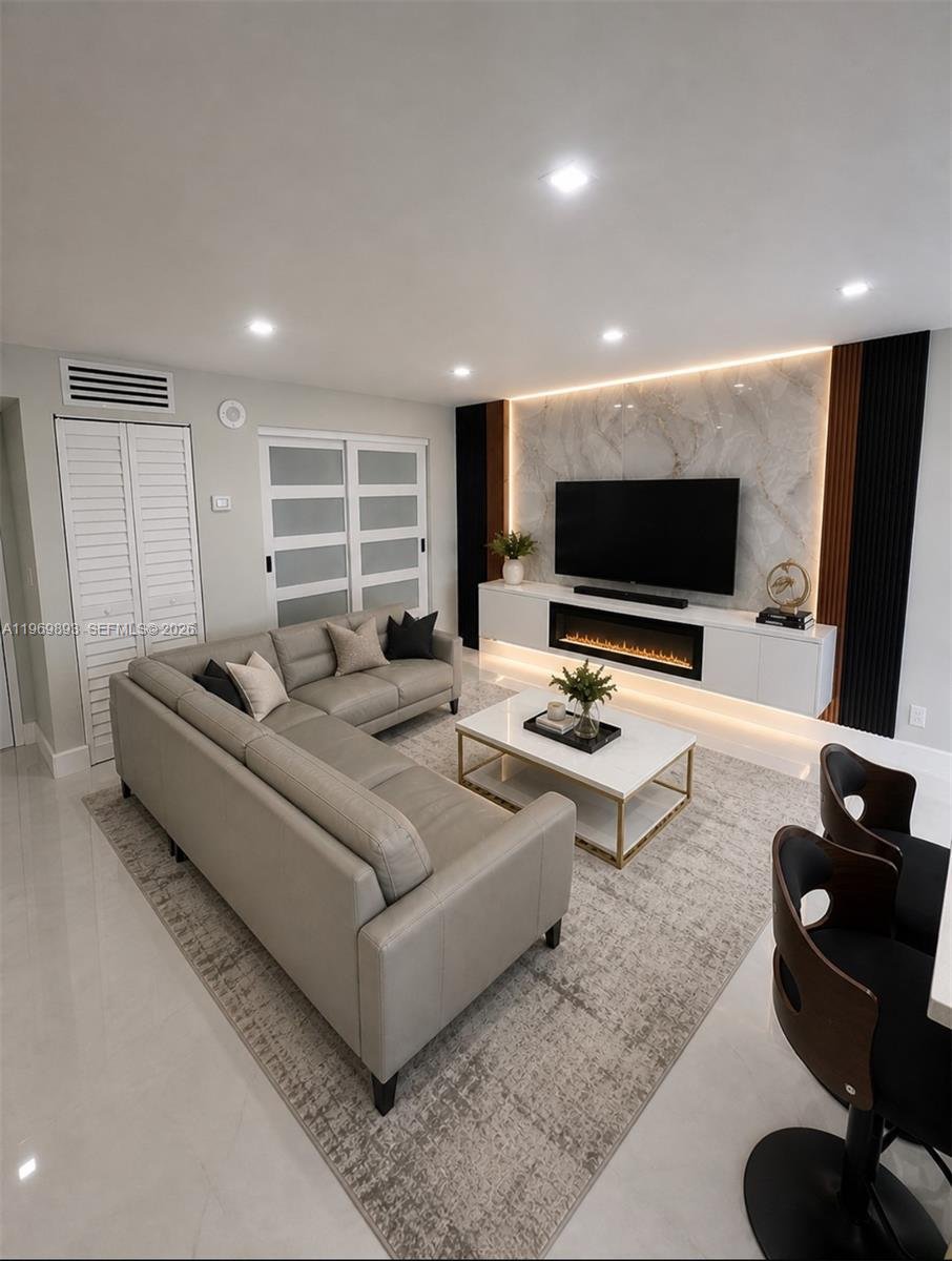 17021 N Bay Rd # 814, Sunny Isles Beach FL 33160